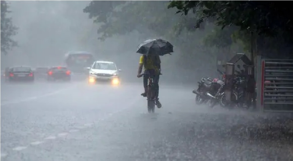 കാലവർഷത്തിന് പിന്നാലെ ചക്രവാതചുഴിയും; കേരളത്തില്‍ മഴ ശക്തമായി തുടരും; പത്തനംതിട്ട, ആലപ്പുഴ, കോട്ടയം, ഇടുക്കി തുടങ്ങി 12 ജില്ലകളിൽ യെല്ലോ അലർട്ട്