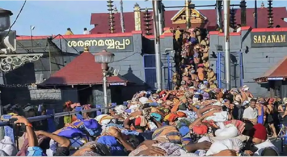 ശബരിമലയില്‍ സ്പോട്ട് ബുക്കിങ് ഒഴിവാക്കരുതെന്ന് പന്തളം കൊട്ടാരം; ഭക്തരുടെ അഭിപ്രായം കേട്ടശേഷം തീരുമാനം വേണം