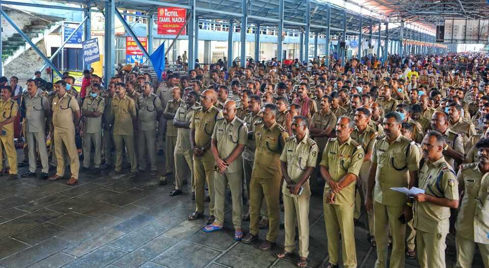 ശബരിമല പോലീസ് ഡ്യൂട്ടി പുനക്രമീകരിക്കുന്നു; ഡ്യൂട്ടി കഴിഞ്ഞാലും പകുതിപ്പേർ തുടരേണ്ടിവരും