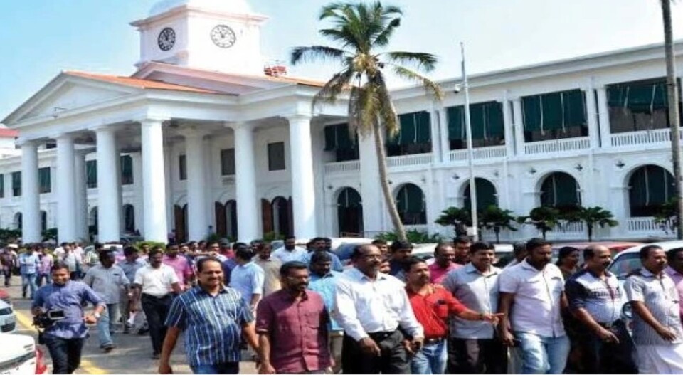 പ്രതിപക്ഷ സംഘടനകളുടെ പണിമുടക്ക്; സെക്രട്ടേറിയറ്റിനു മുന്‍പില്‍ സംഘര്‍ഷം