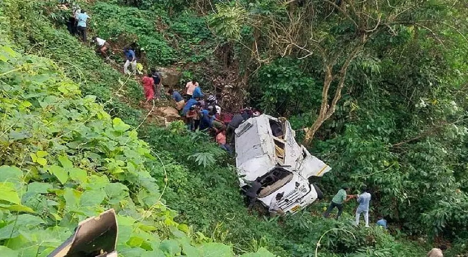 അടിമാലി അപകടത്തില്‍ ശരണ്യക്ക് നഷ്ടമായത് ഭര്‍ത്താവും മകനും;   മരിച്ചത് നാല് പേര്‍; ഇടുക്കിയെ നടുക്കി വിനോദസഞ്ചാരികളുടെ മരണം