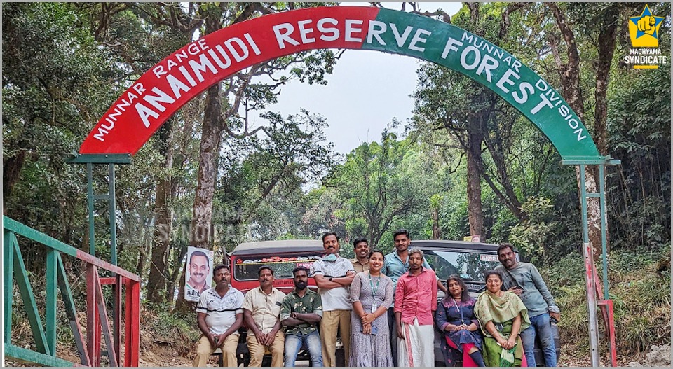 ഏക വോട്ടര്‍ക്കായി കാടുതാണ്ടിയത് മൂന്ന് വനിതാ പോളിംഗ് ഓഫീസര്‍മാര്‍; 18 കിലോമീറ്റര്‍ കാല്‍നട; മറക്കാന്‍ പറ്റാത്ത അനുഭവമെന്ന് ജിഷ മെറിന്‍