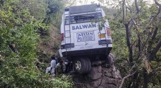 ജമ്മു റിയാസിയില്‍ ഭീകര്‍ക്കായി തിരച്ചില്‍ ശക്തം; തീർത്ഥാട​കര്‍ക്ക് നേരെ വെടിയുതിര്‍ത്തവരെ കുറിച്ച്  സൂചന ലഭിച്ചെന്ന് സൈന്യം; പ്രദേശം വളഞ്ഞ് സുരക്ഷാസേന