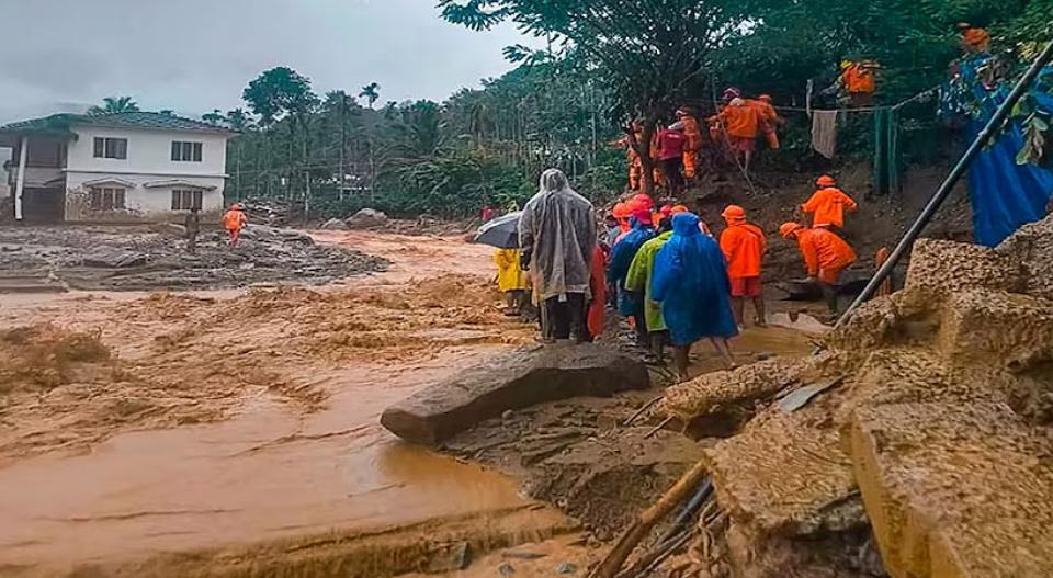 ആറാംദിനവും അതിരാവിലെ തുടങ്ങി രക്ഷാപ്രവര്‍ത്തനം; ദുരന്തഭൂമിയിലും ചാലിയാറിലും പ്രത്യേക പരിശോധന