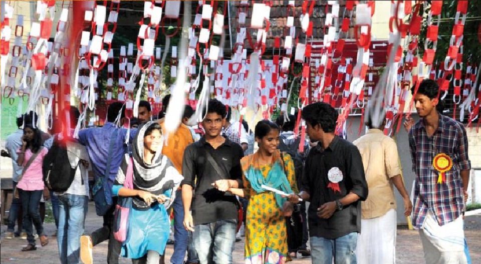 മടങ്ങിവരുമോ സ്കൂള്‍ രാഷ്ട്രീയം; നിരോധിച്ച ആൻ്റണിയും നിലപാട് മാറ്റി; പന്ത് ഇപ്പോൾ പിണറായി സർക്കാരിൻ്റെ കോർട്ടിൽ